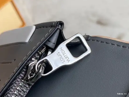 VUITTON LOUIS BRAZZA WALLET 0426